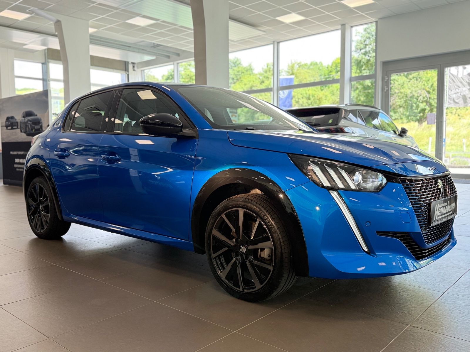 Peugeot e-208 GT+ | 3D | Navi | Totwinkelass. | Full-LED imagem 2