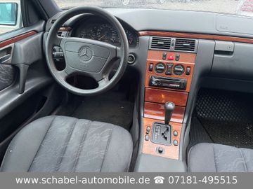 Mercedes E 200 - 12