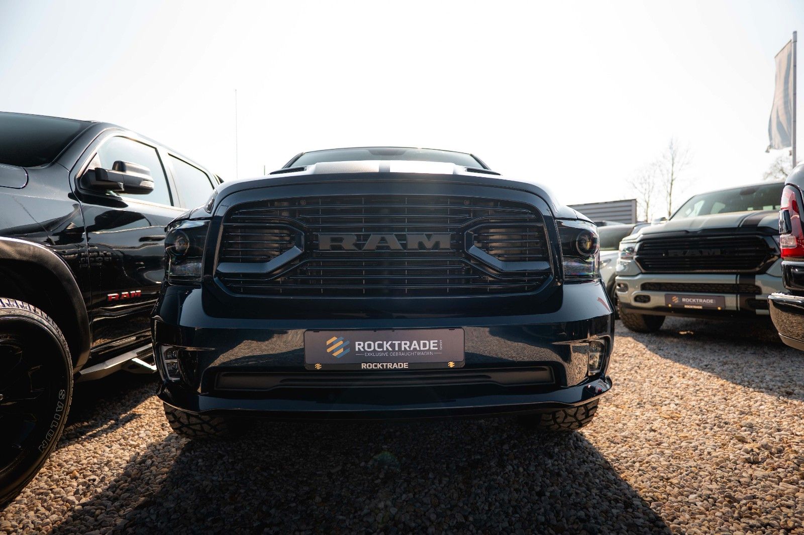 Fahrzeugabbildung Dodge RAM 5.7 V8 HEMI 4x4 OFFROAD Night-Paket *LED*AHK