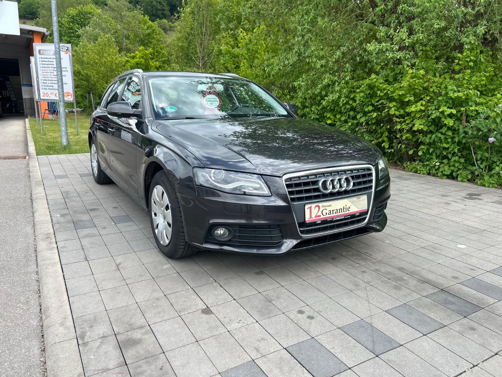 Audi A4 2011 — салон