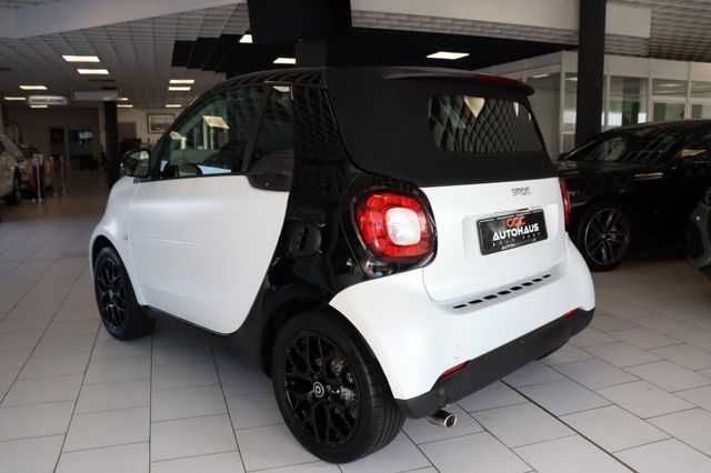 Fahrzeugabbildung Smart ForTwo Cabrio|AUT.|NAVI|LEDER|SHZ|JBL|LED