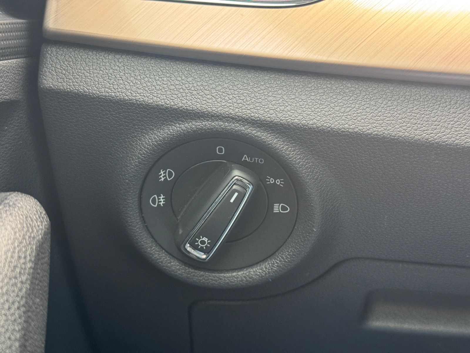 Fahrzeugabbildung SKODA Kamiq Style Leder+Panorama+Navi+LED+LANE