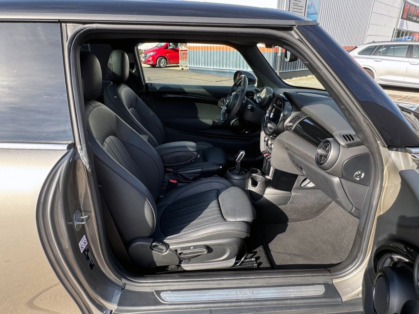 Fahrzeugabbildung MINI Cooper Steptr. LED NAV KAM PDC PANO  eGSD TEMP
