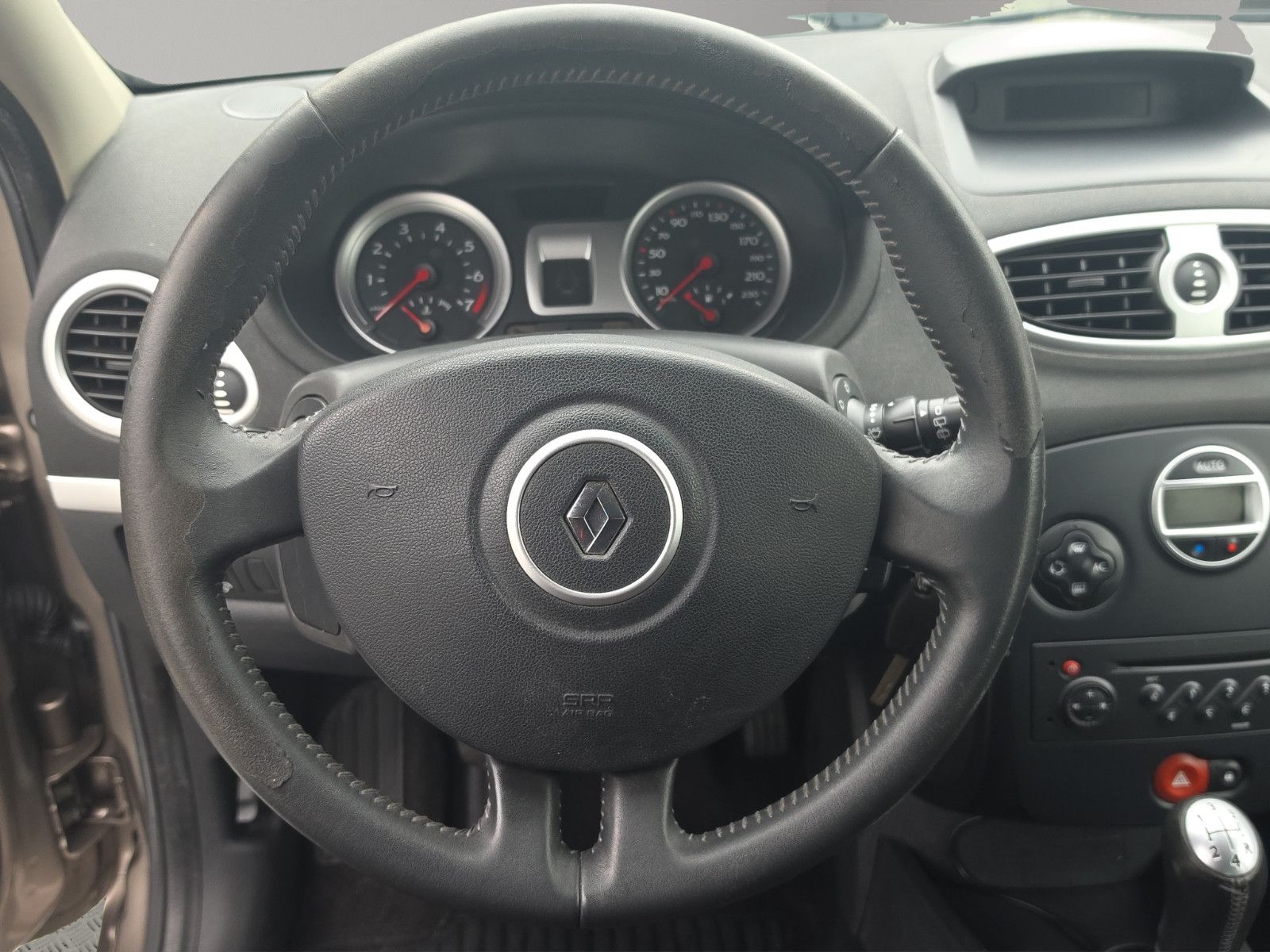 Fahrzeugabbildung Renault Clio Grandtour Edition Dynamique Tüv Service Neu