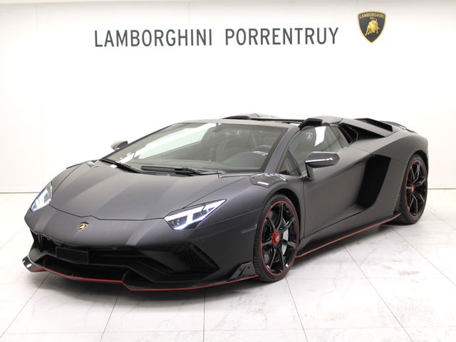 LAMBORGHINI Aventador
