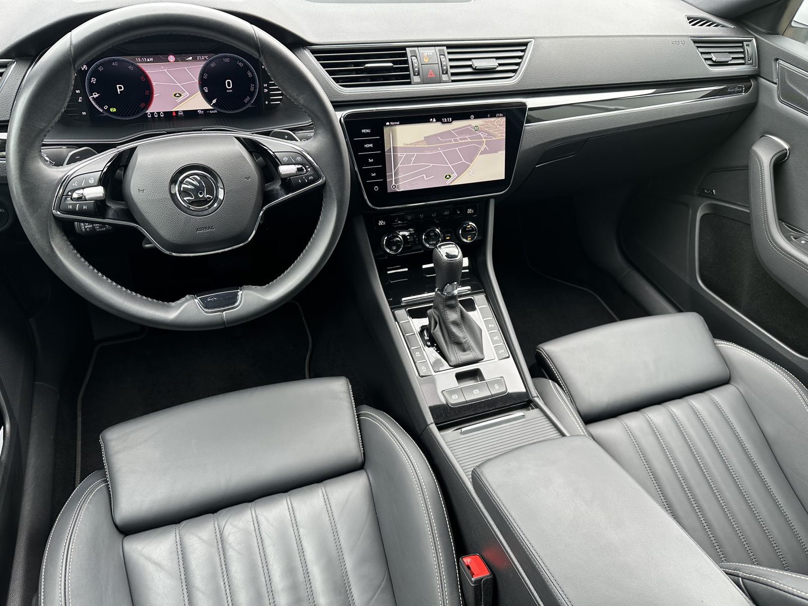 Fahrzeugabbildung SKODA Superb Combi L&K NAV+LED+360°+AHK+MEMORY+18ZO+VC