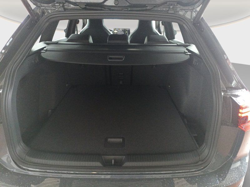 Fahrzeugabbildung Volkswagen Golf Var. VIII  1.5 eTSI DSG R-Line