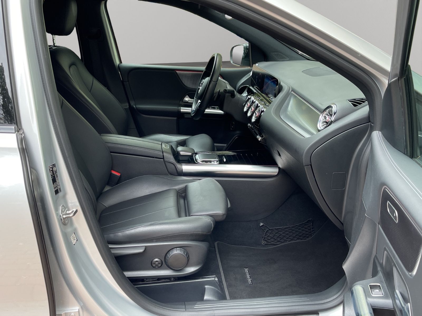 Mercedes-Benz B 200 AUTOM LEDER DIGITAL JUNGE STERNE GARANTIE foto 19