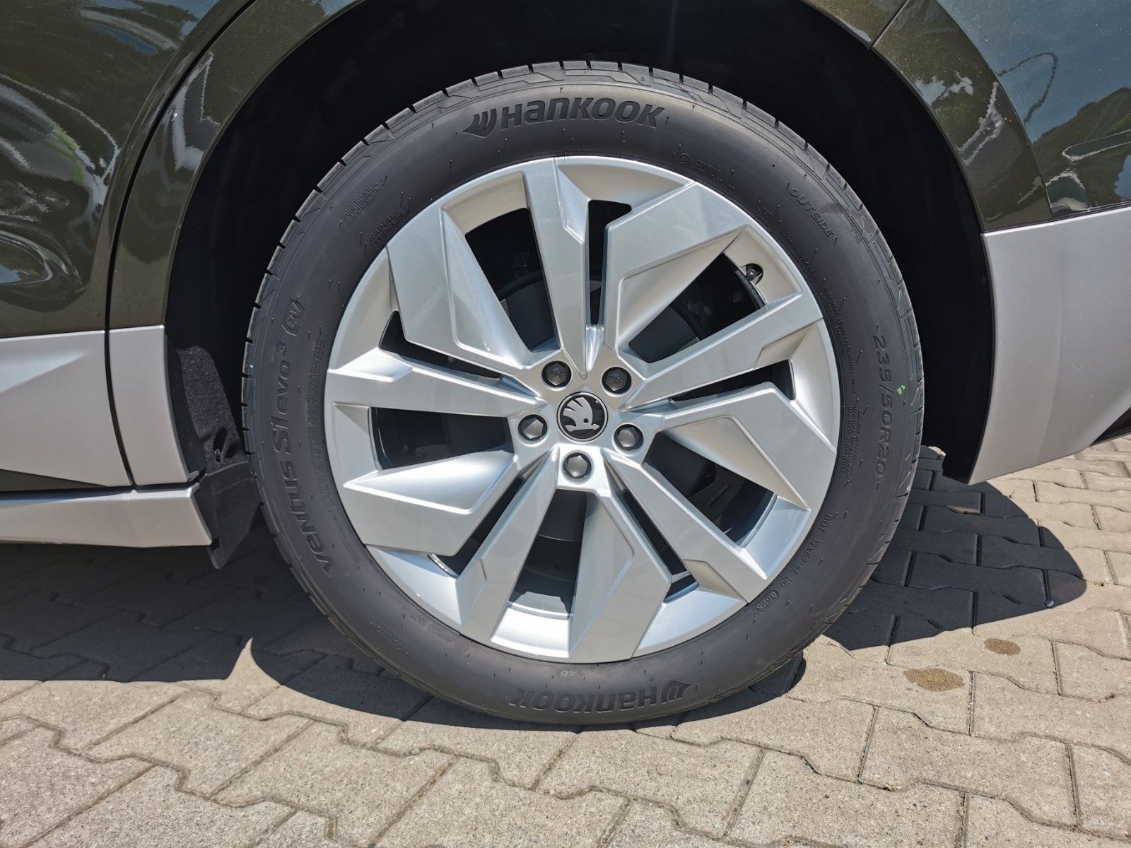 Fahrzeugabbildung SKODA Enyaq 60 Loft Navi 20´´ Clima LED