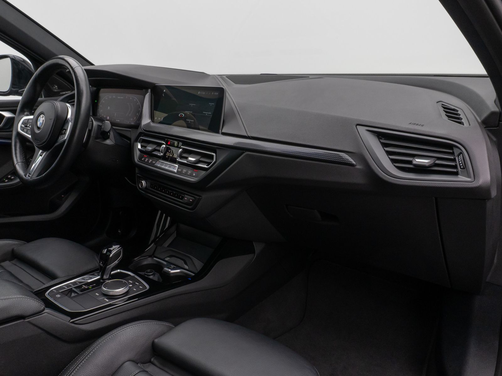 Fahrzeugabbildung BMW M135i xD Panorama Kamera HUD DAB H/K Komfort 18"