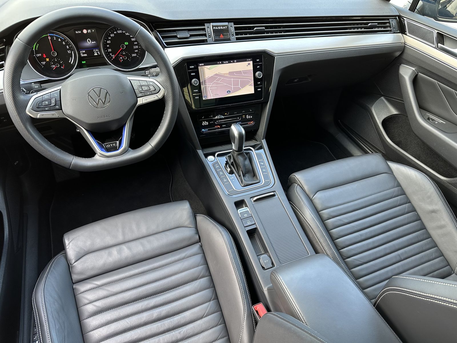 Fahrzeugabbildung Volkswagen Passat Variant 1.4 TSI DSG GTE NAV+LED+AHK+PANO