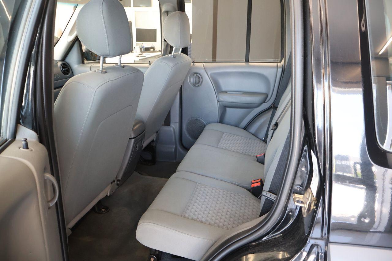Jeep Cherokee 2006 — photo 10