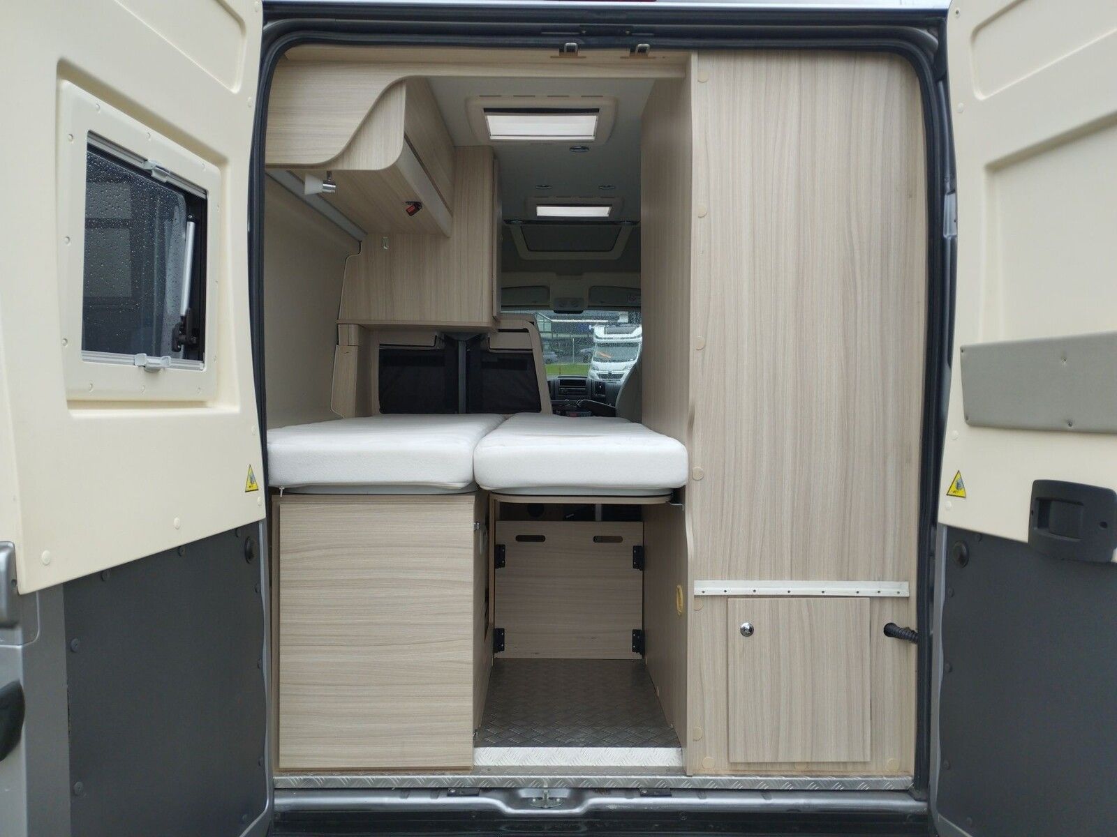 Fahrzeugabbildung Rapido Vans Dreamer D42 FUN