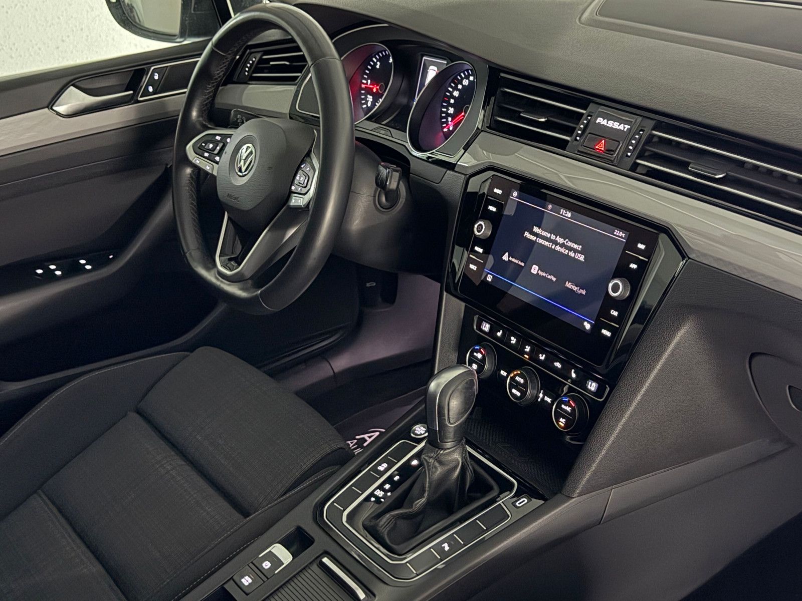 Fahrzeugabbildung Volkswagen Passat Variant 2.0 TDI Aut./MASSAGE/KAMERA/ACC
