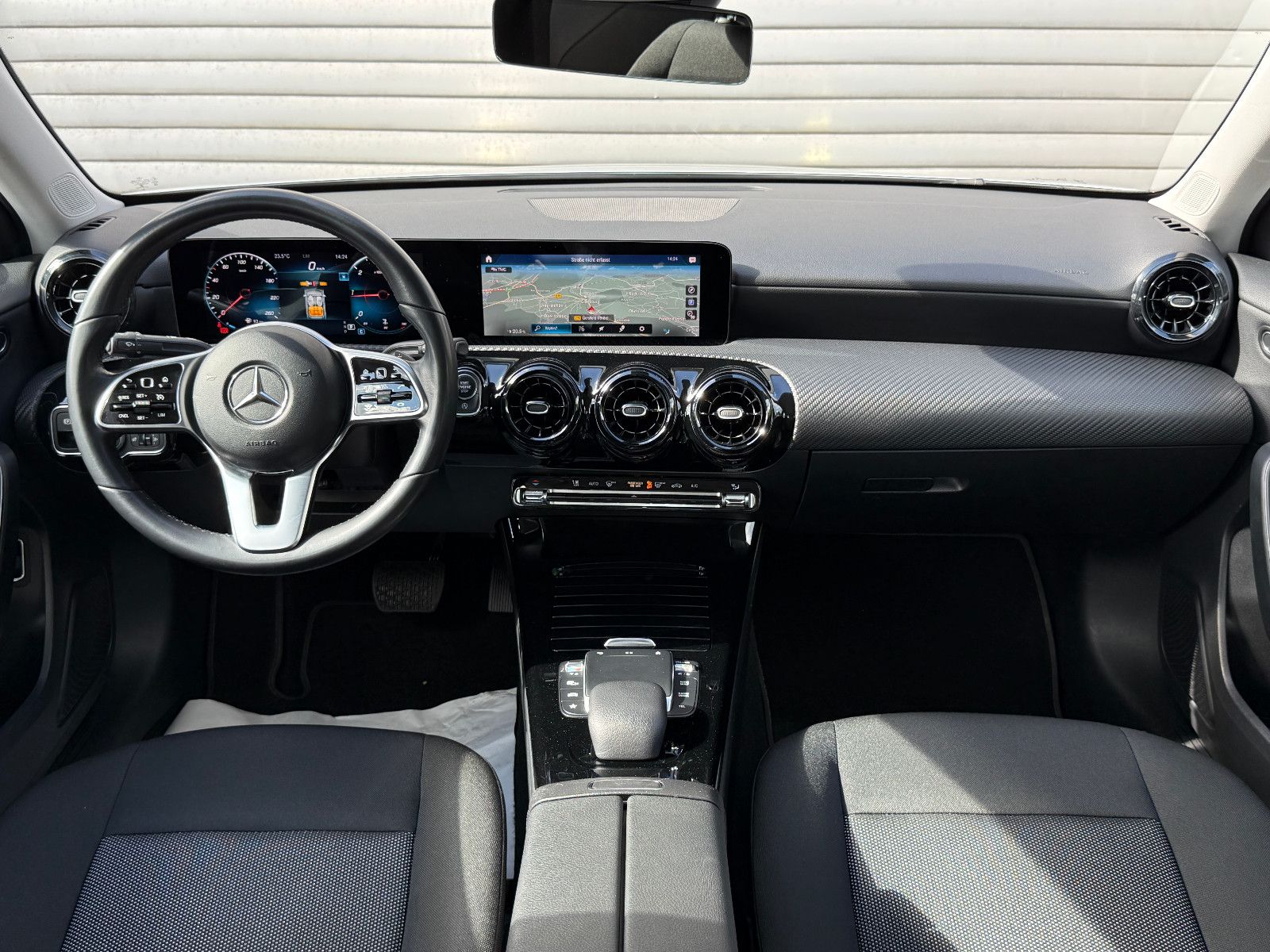 Fahrzeugabbildung Mercedes-Benz A 180 d Lim. Sedan Aut DAB GRA Navi Kamera SHZ