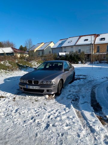 BMW E39 520i