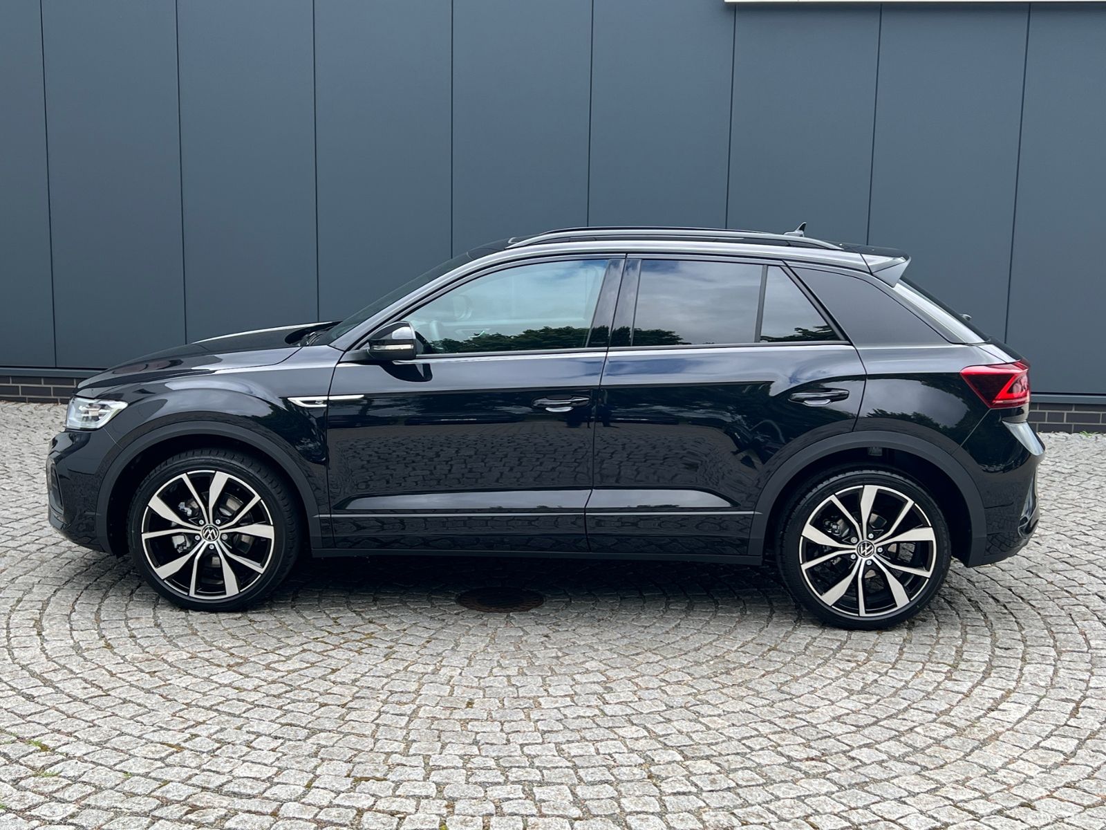 Fahrzeugabbildung Volkswagen T-Roc R-Line 2.0 TSI DSG 4MOTION *AHK, IQ.Light,