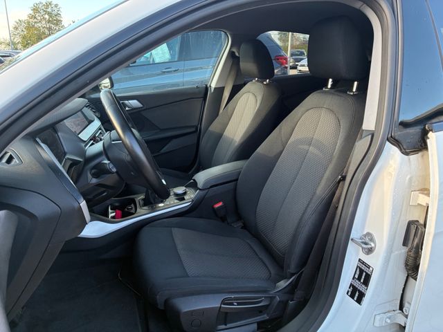 Fahrzeugabbildung BMW 218d Gran Coupé >NAV/AHK/LED/18Zoll Alu<