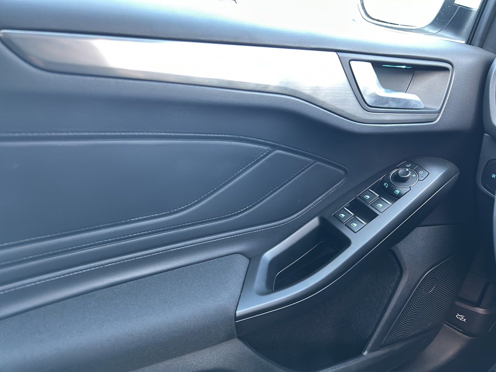 Fahrzeugabbildung Ford Focus Titanium x Winter Pak. B&O LED Schein. 17z