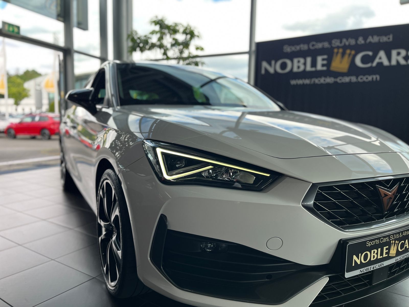 Fahrzeugabbildung CUPRA Leon VZ e-Hybrid LED ACC NAV RFK SHZ 19"