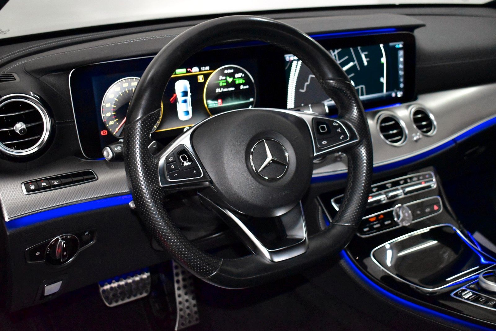 Fahrzeugabbildung Mercedes-Benz E 350e AMG Line,Leder,Navi,LED,HUD,Panor,360°+WR