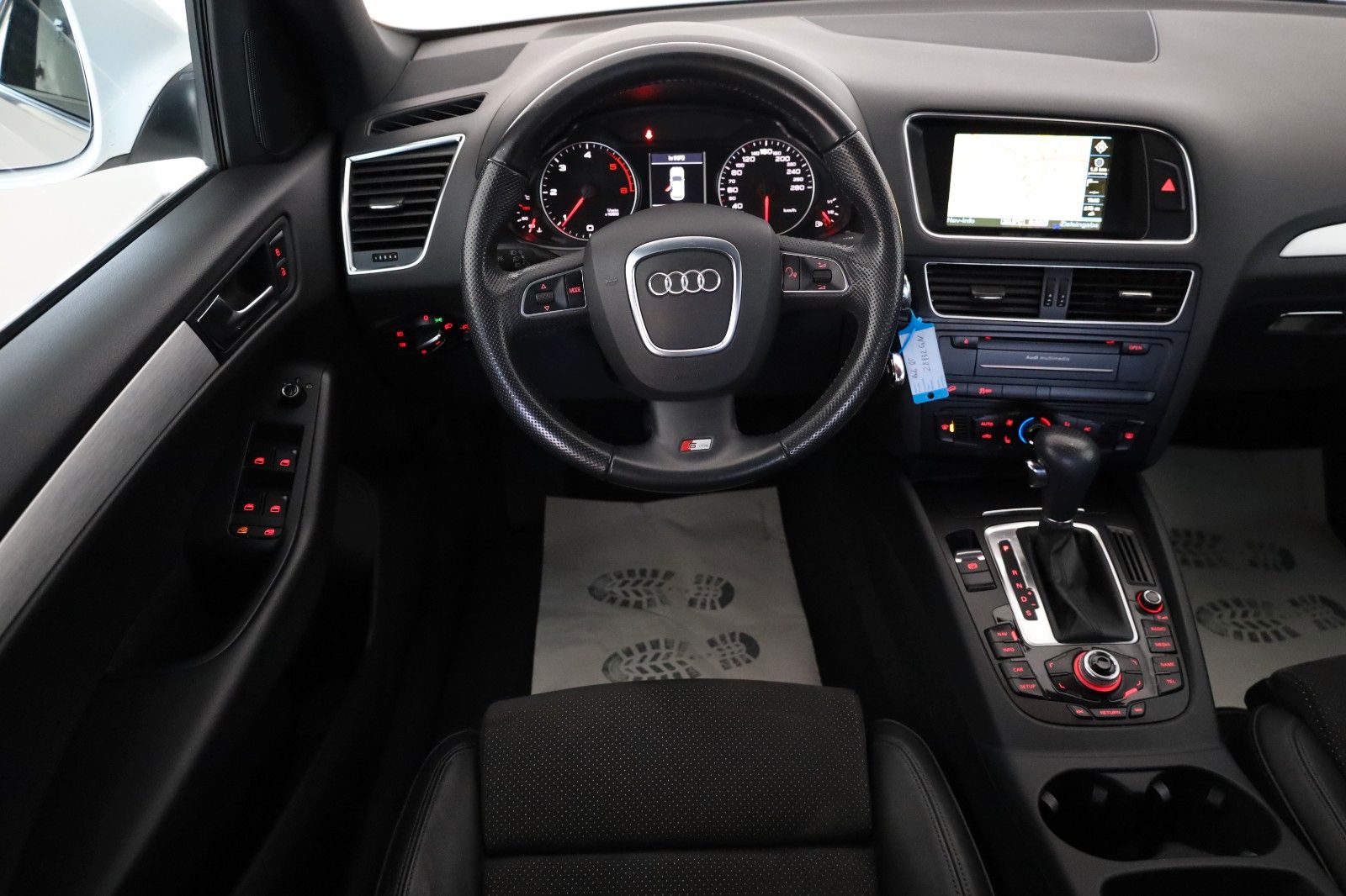 Fahrzeugabbildung Audi Q5 2.0 TDI quattro S line T.Leder,Navi,SH,20"