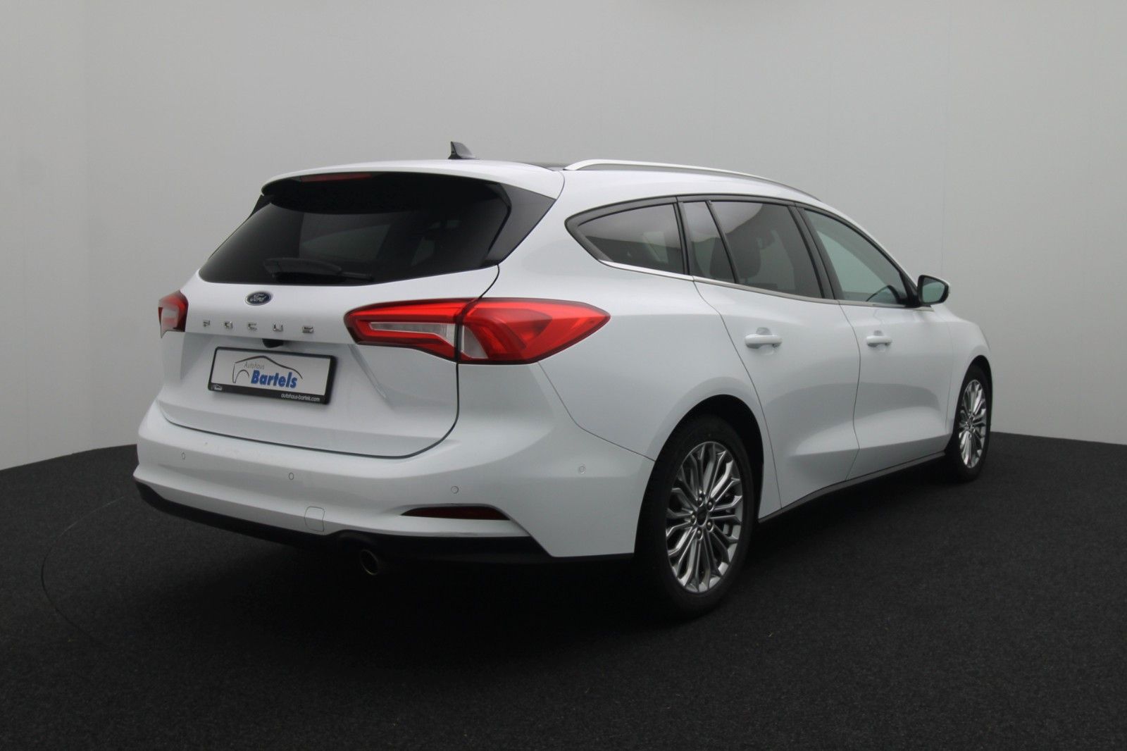 Fahrzeugabbildung Ford Focus Turnier 1.0 Titanium