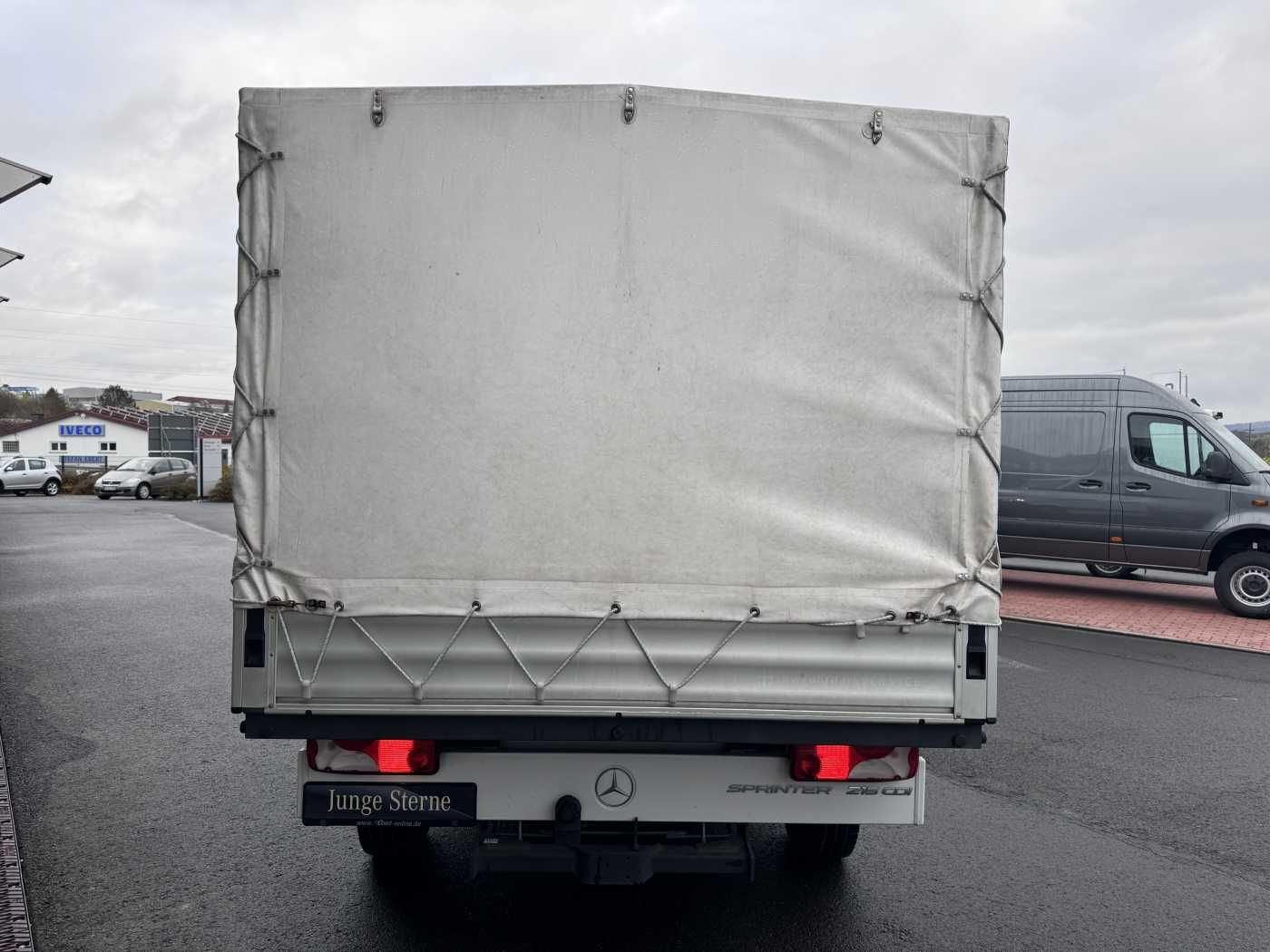 Fahrzeugabbildung Mercedes-Benz Sprinter 215 CDI DoKa 9G Klima AHK Tempomat SHZ