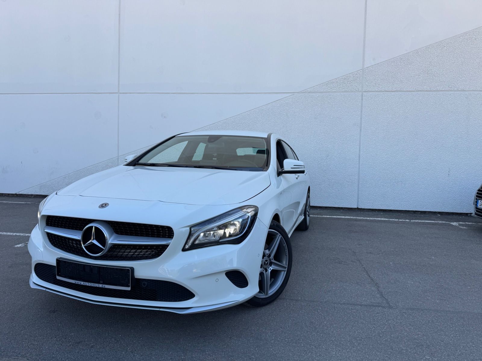 MERCEDES-BENZ CLA 180 Shooting Brake