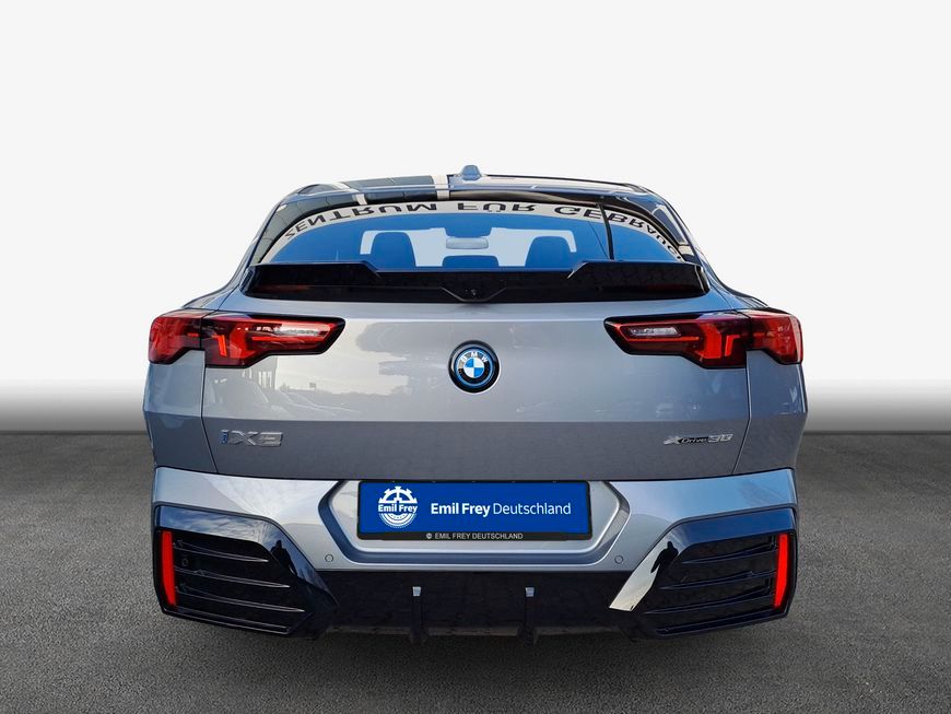 BMW iX2 - Bild 6