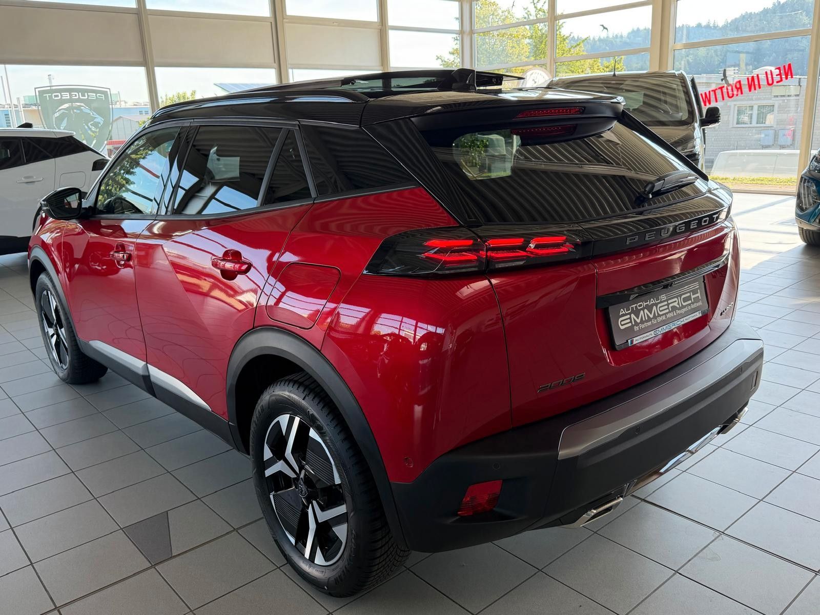 Peugeot 2008 Hybrid 145 GT Exclusive imagem 3