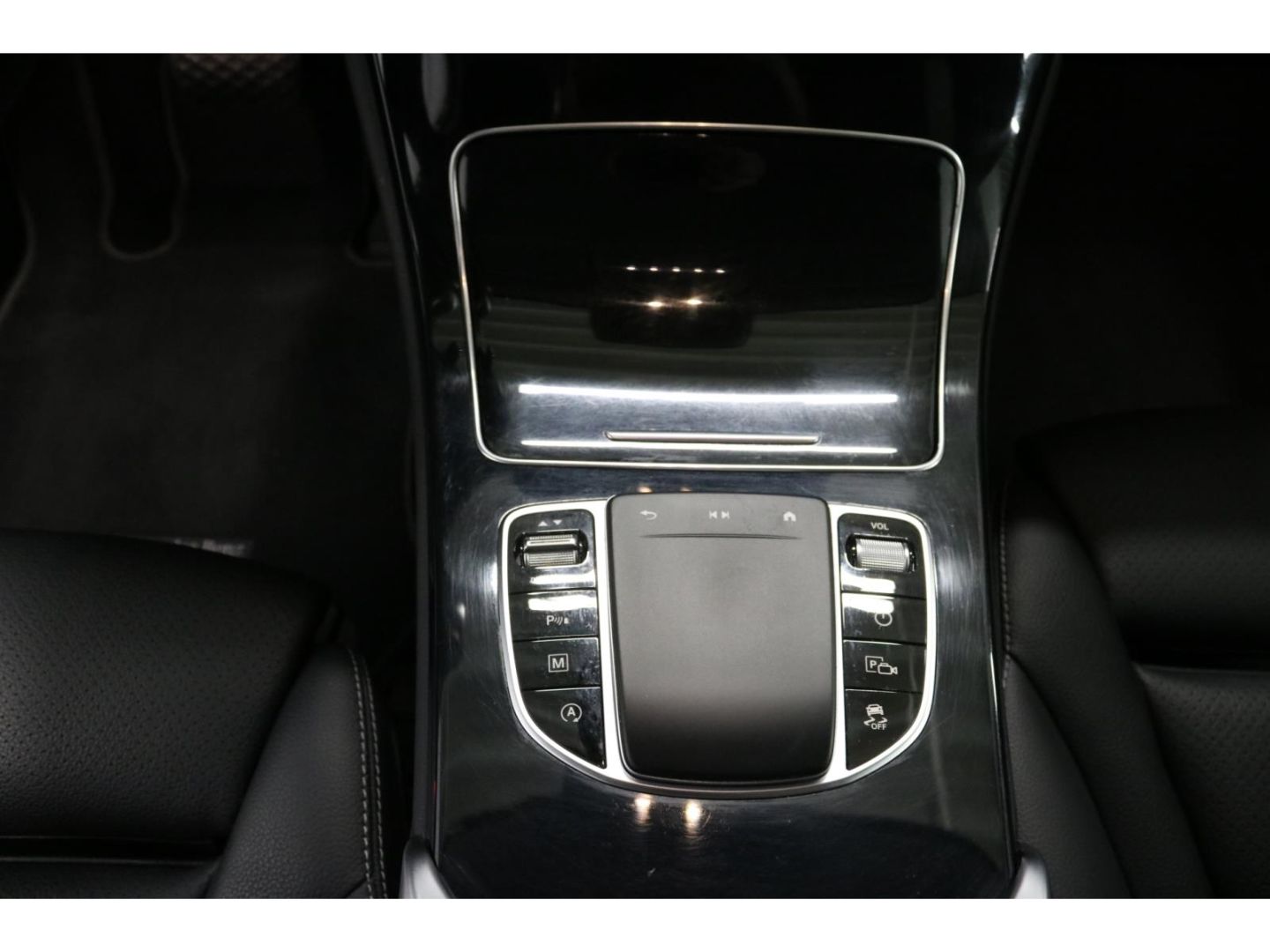 Fahrzeugabbildung Mercedes-Benz GLC 200 4Matic e. Heckklappe AHK Navi LED