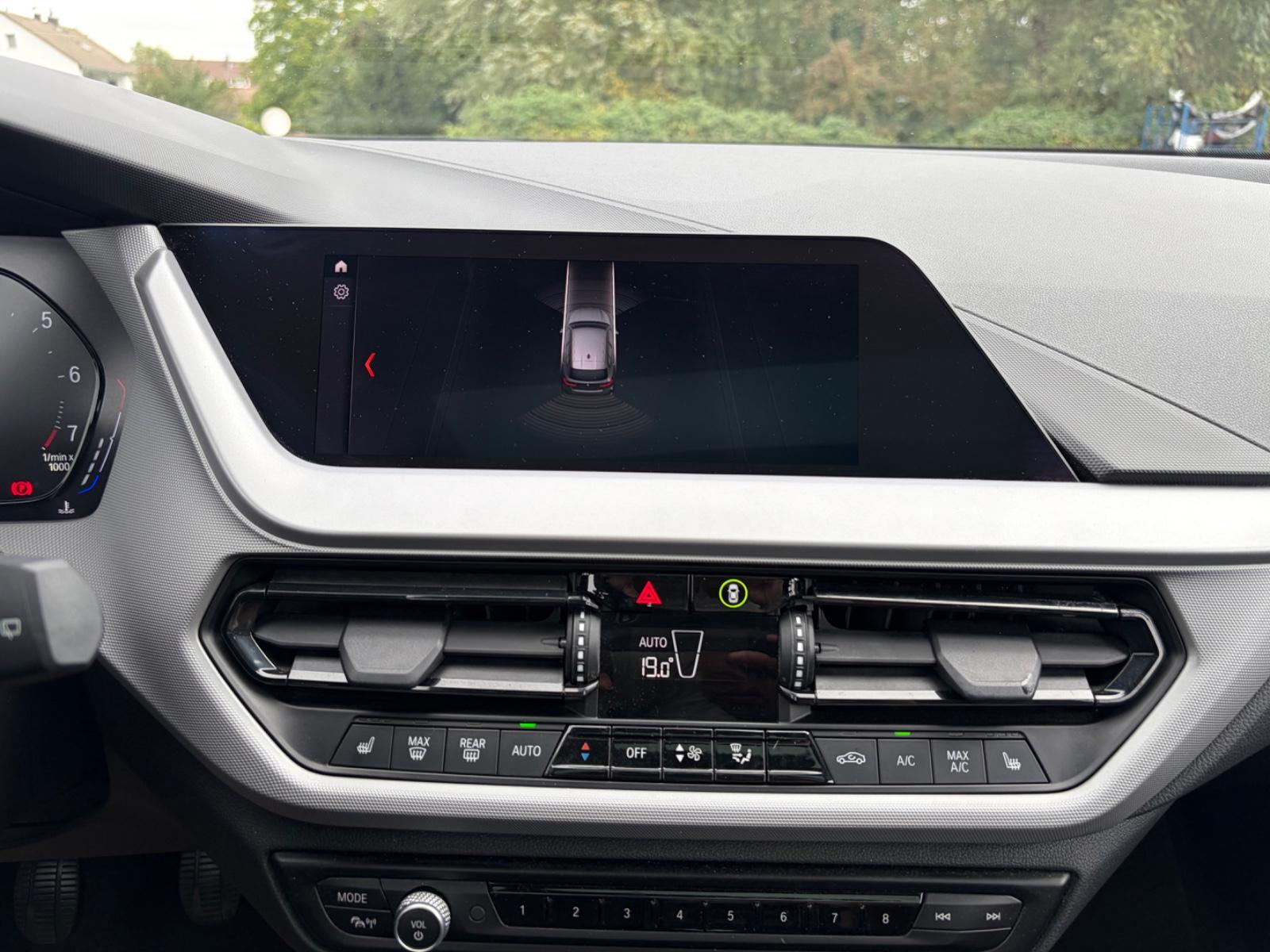 BMW 118 I Advantage AHK | LED | PANO | DAB