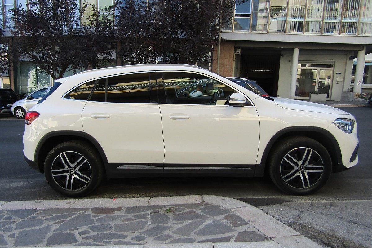 Mercedes-Benz MERCEDES GLA 200 d Automatic Sport imagem 3