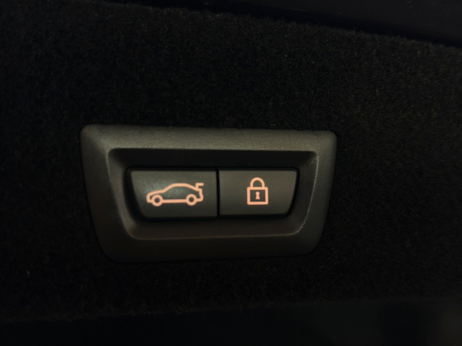 Fahrzeugabbildung BMW 750i xDrive*StHeiz*B&W*Head-Up*Schiebedach*Laser