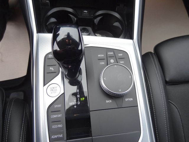 Fahrzeugabbildung BMW 330d xDrive Sport Line/Virtual/AHK/Kam/Leder/1.H