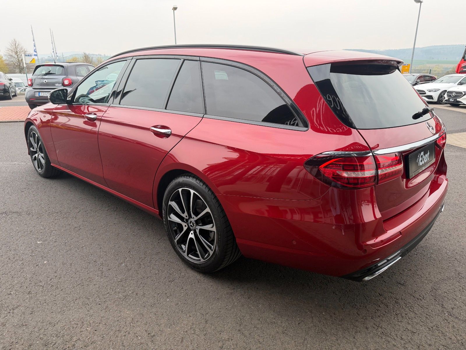 Fahrzeugabbildung Mercedes-Benz E 220d T Massage+Pano+Burm+Distr+360+HUD+Night