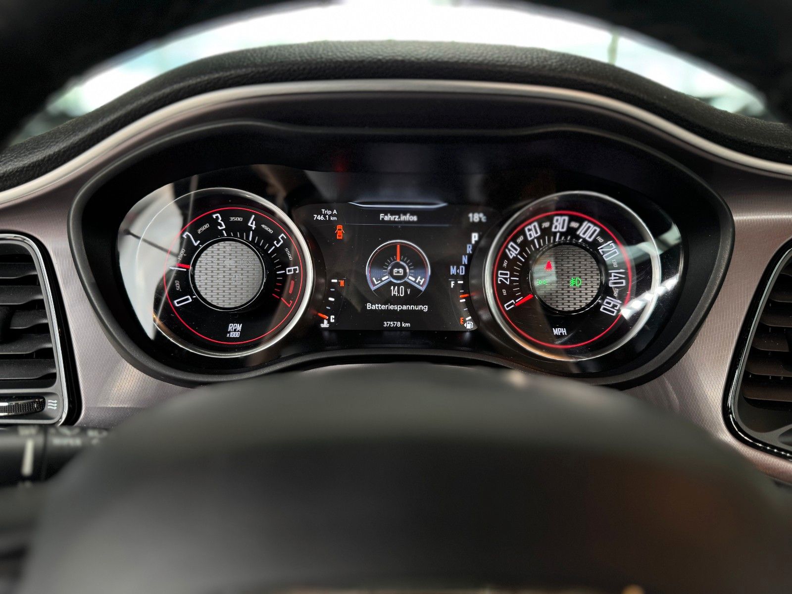 Fahrzeugabbildung Dodge Challenger SXT 3.6 V6 Navi Alpine CarPlay LPG