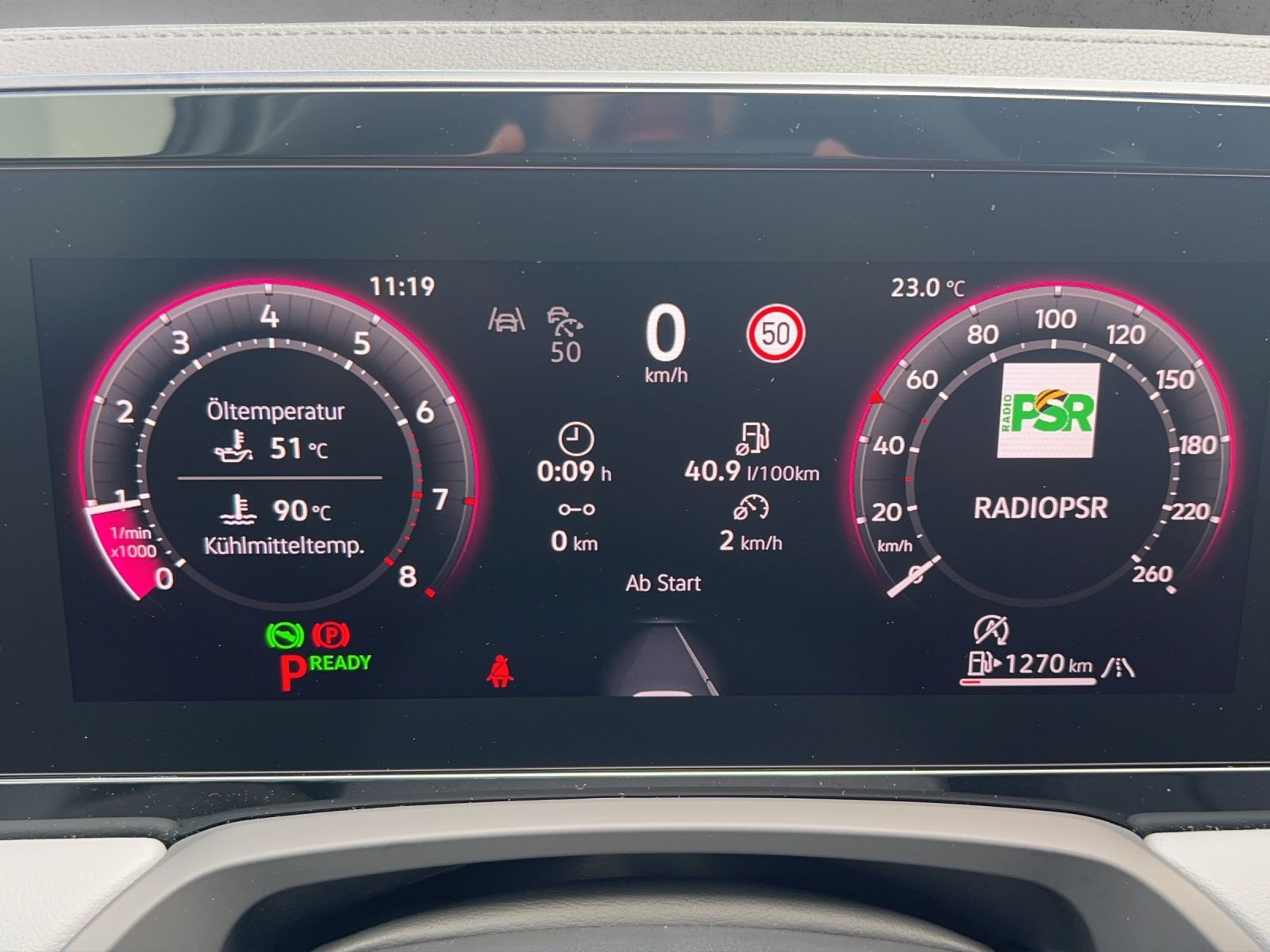 Fahrzeugabbildung Volkswagen Passat eTSI Business DSG LED Navi HUD AID ACC Pa