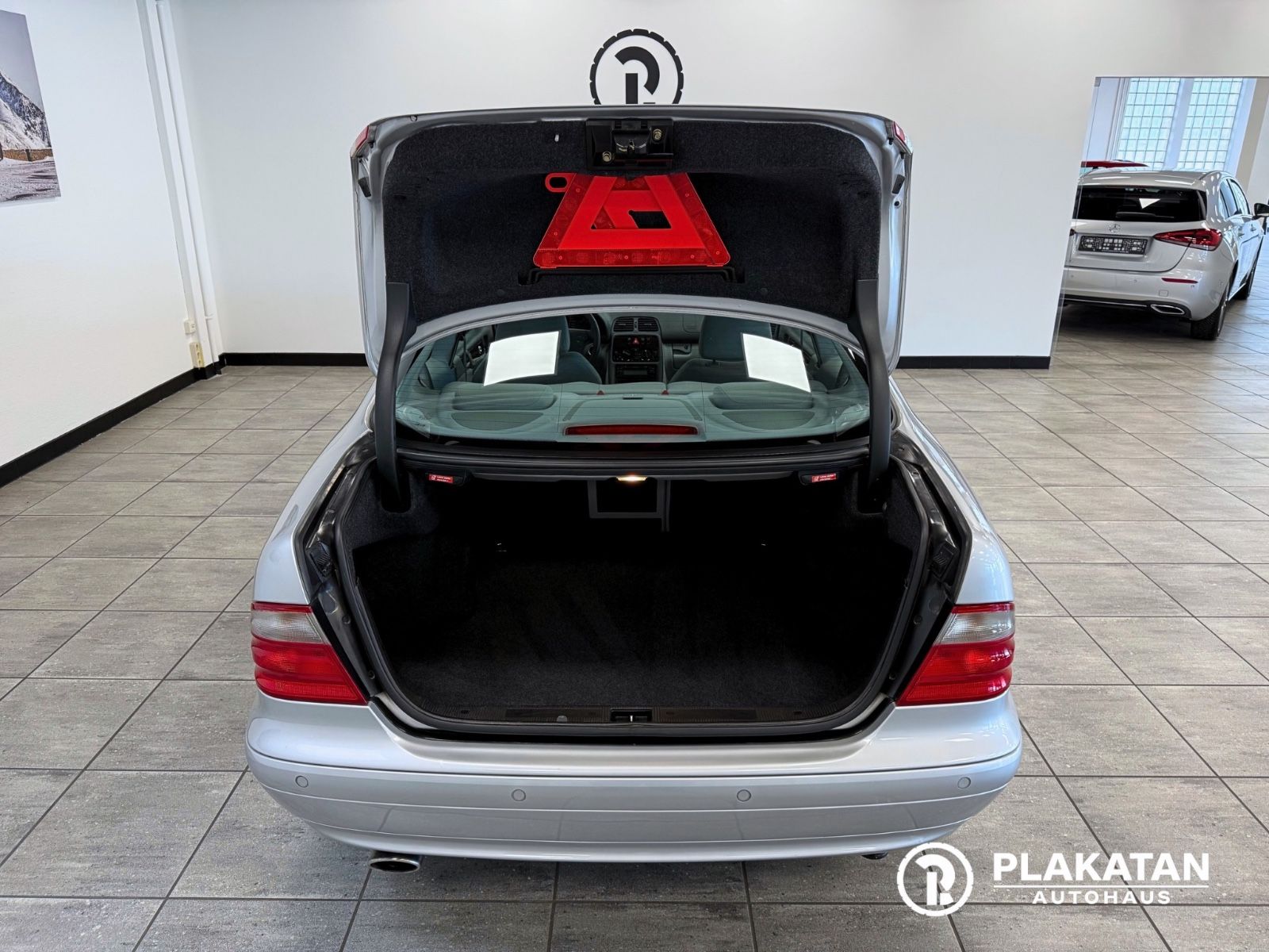 Fahrzeugabbildung Mercedes-Benz CLK 320 Elegance V6 Tempomat MB-Service