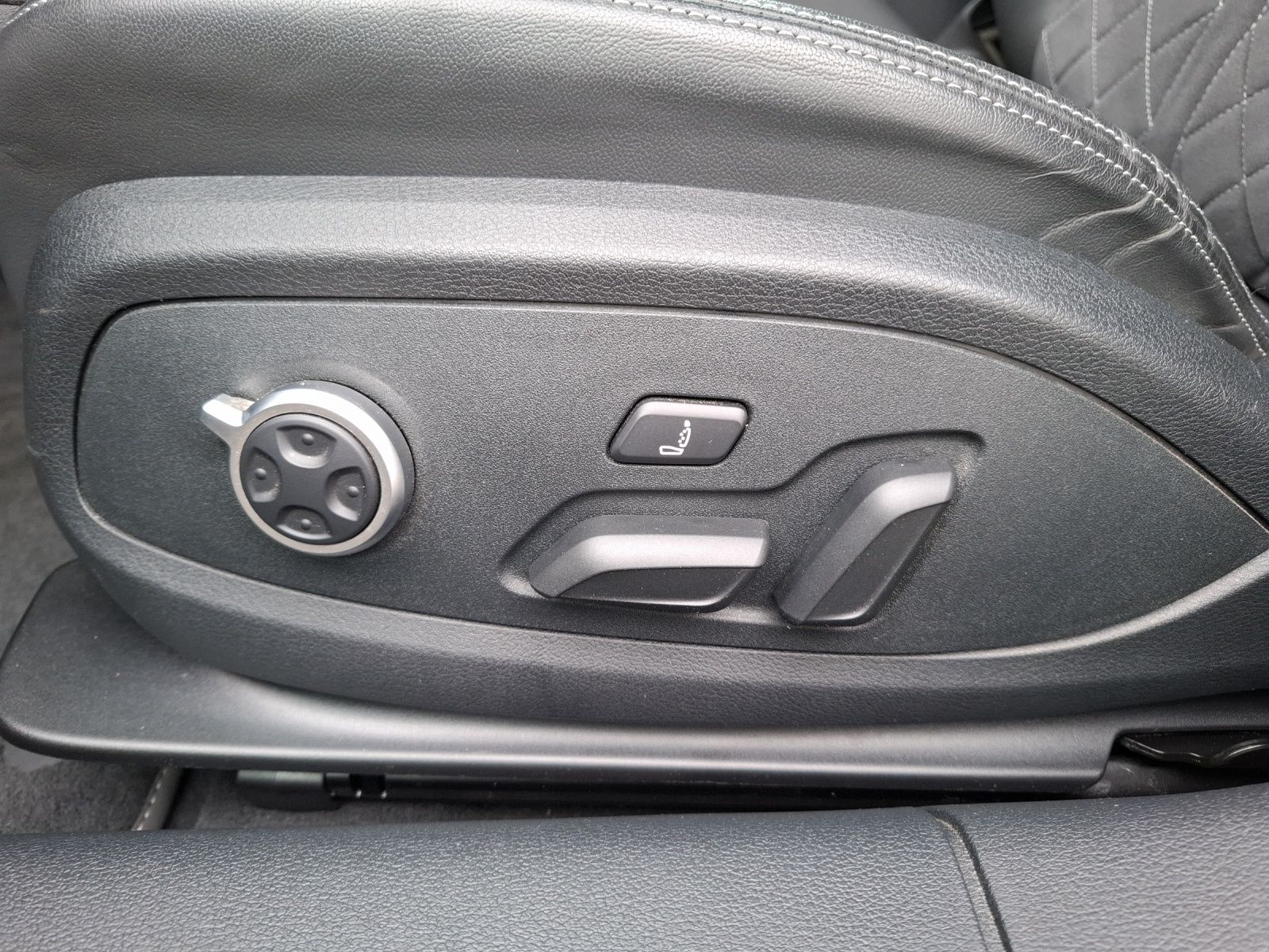 Fahrzeugabbildung Audi S5 Sportback TDI  quattro Matrix Navi AVC ACC S-
