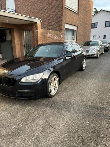 BMW 750i