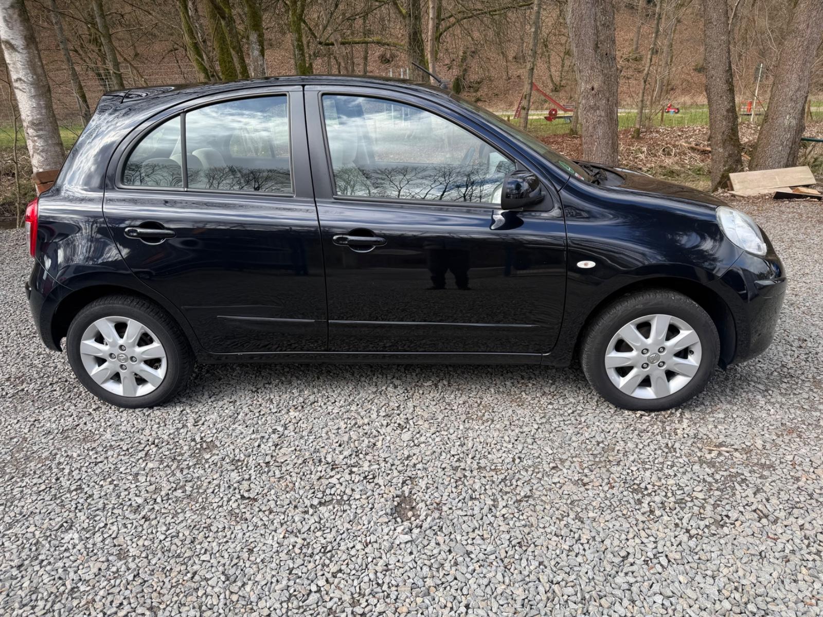 Nissan Micra Bild der Frau Navi