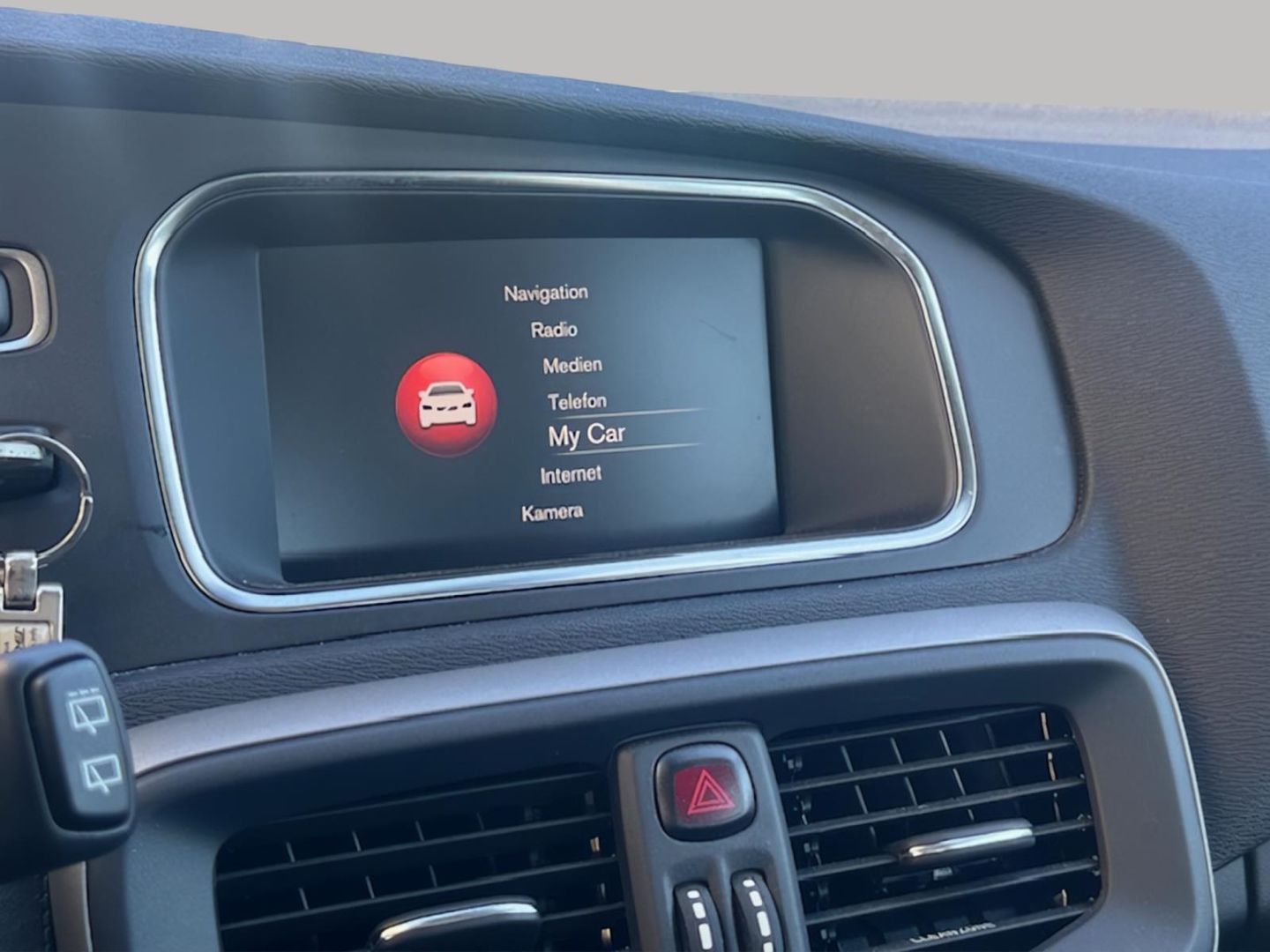 Fahrzeugabbildung Volvo V40 Momentum Navi Soundsystem LED Kurvenlicht Sp