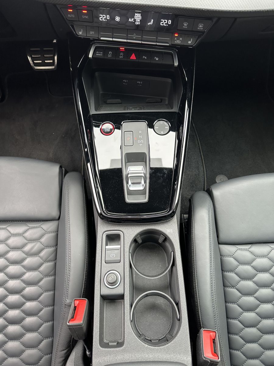 Fahrzeugabbildung Audi RS3 2.5 TFSI Qu NAV+LED+ACC+360°+PANO+B&O+HUD