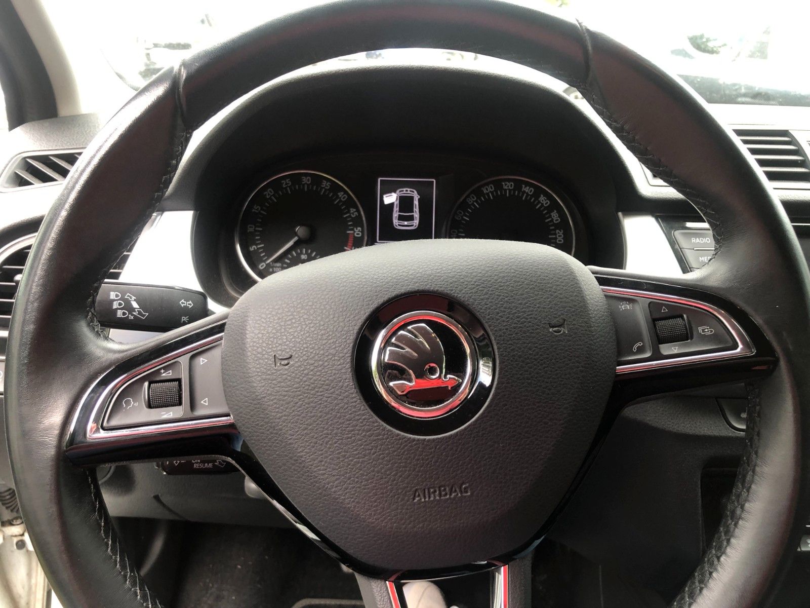 Fahrzeugabbildung SKODA Fabia Combi Drive leichter Seitenschaden