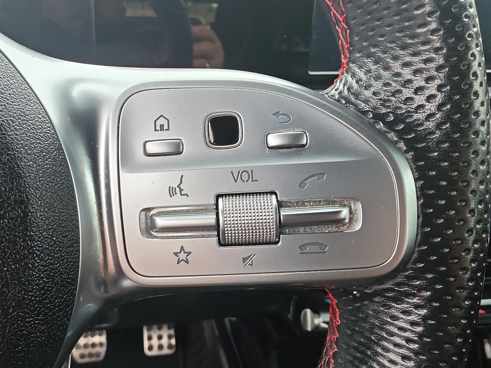 Fahrzeugabbildung Mercedes-Benz A 180 AMG*NIGHT*WIDESCREEN*MBUX*
