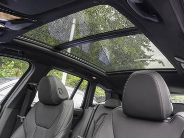 صورة 4 لـ 2024 BMW IX3