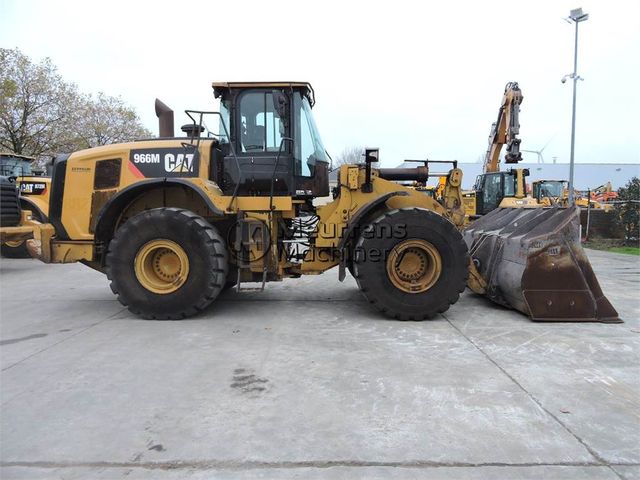 CAT 966M