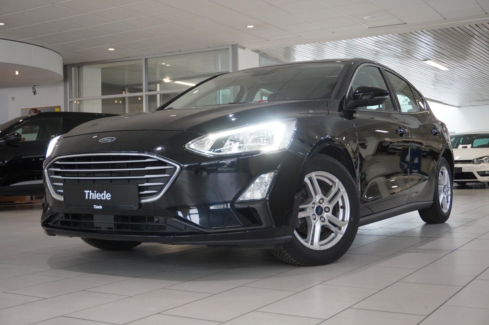 Fahrzeugabbildung Ford Focus Lim. 1.0 COOL & CONN. NAVI/LED/SPORT/SHZ